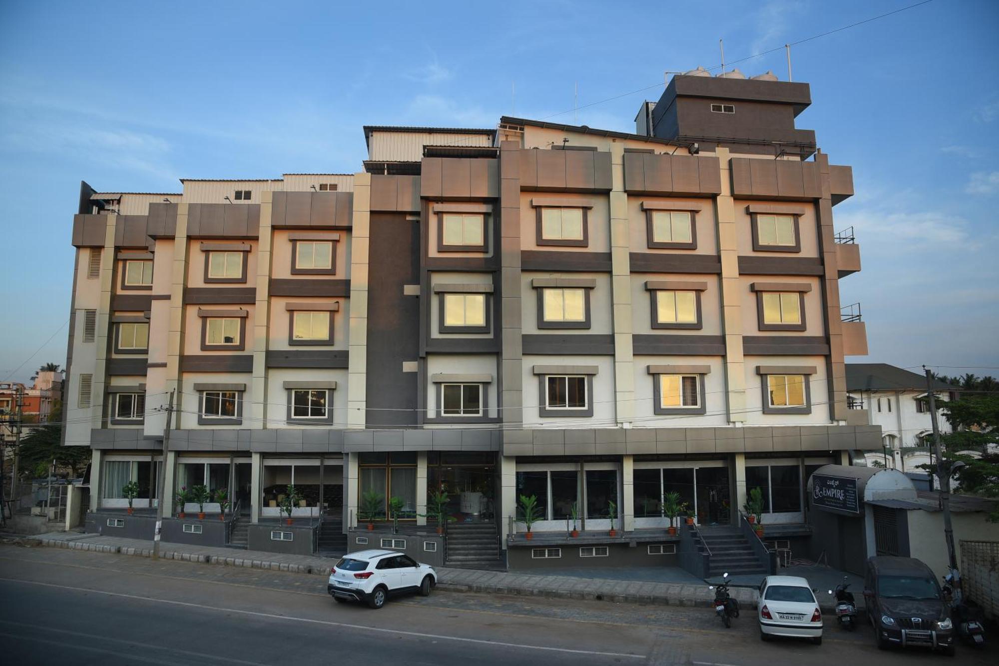 Hotel R Empire Revtree Davangere Exteriér fotografie