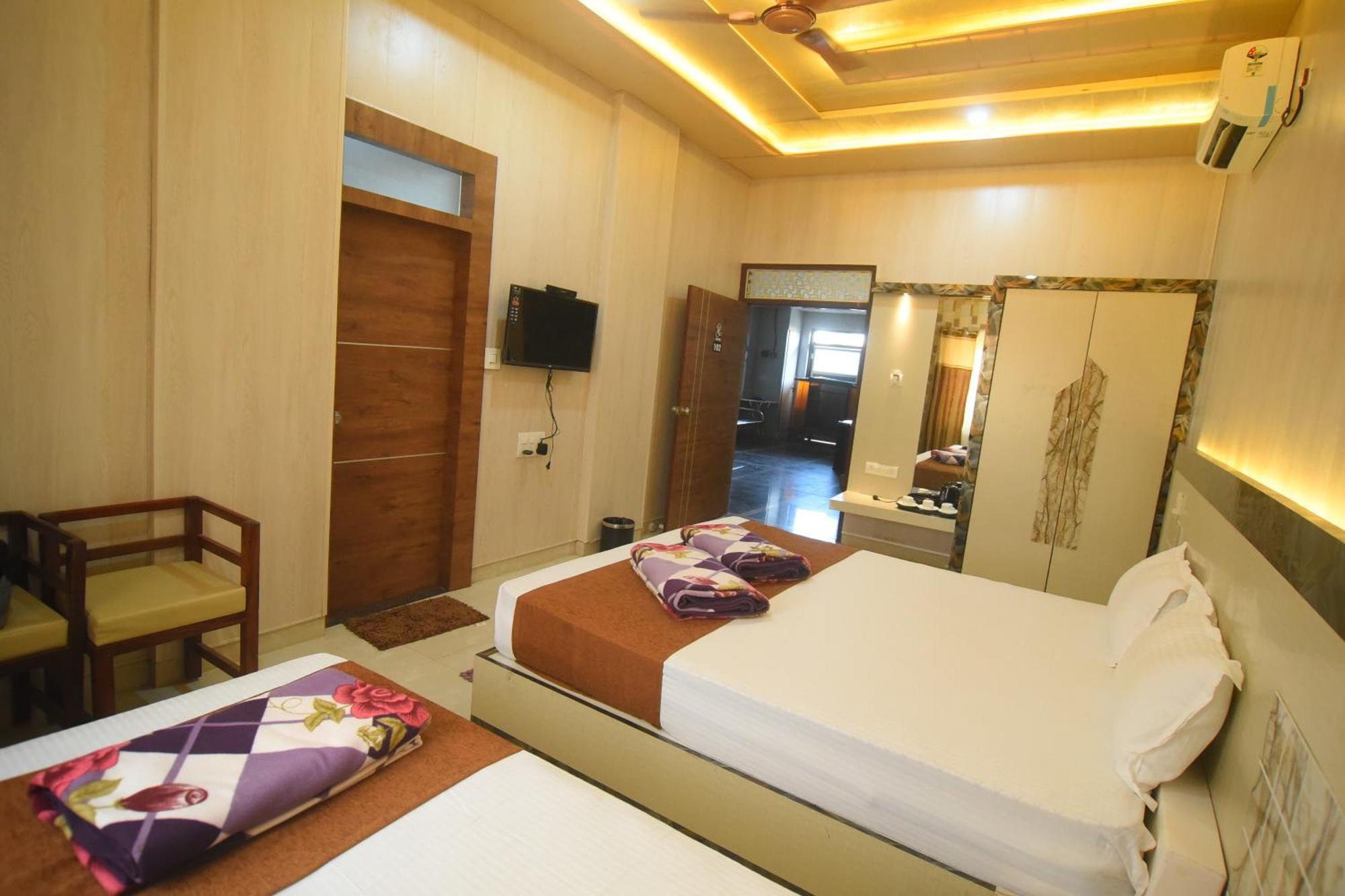Hotel R Empire Revtree Davangere Exteriér fotografie