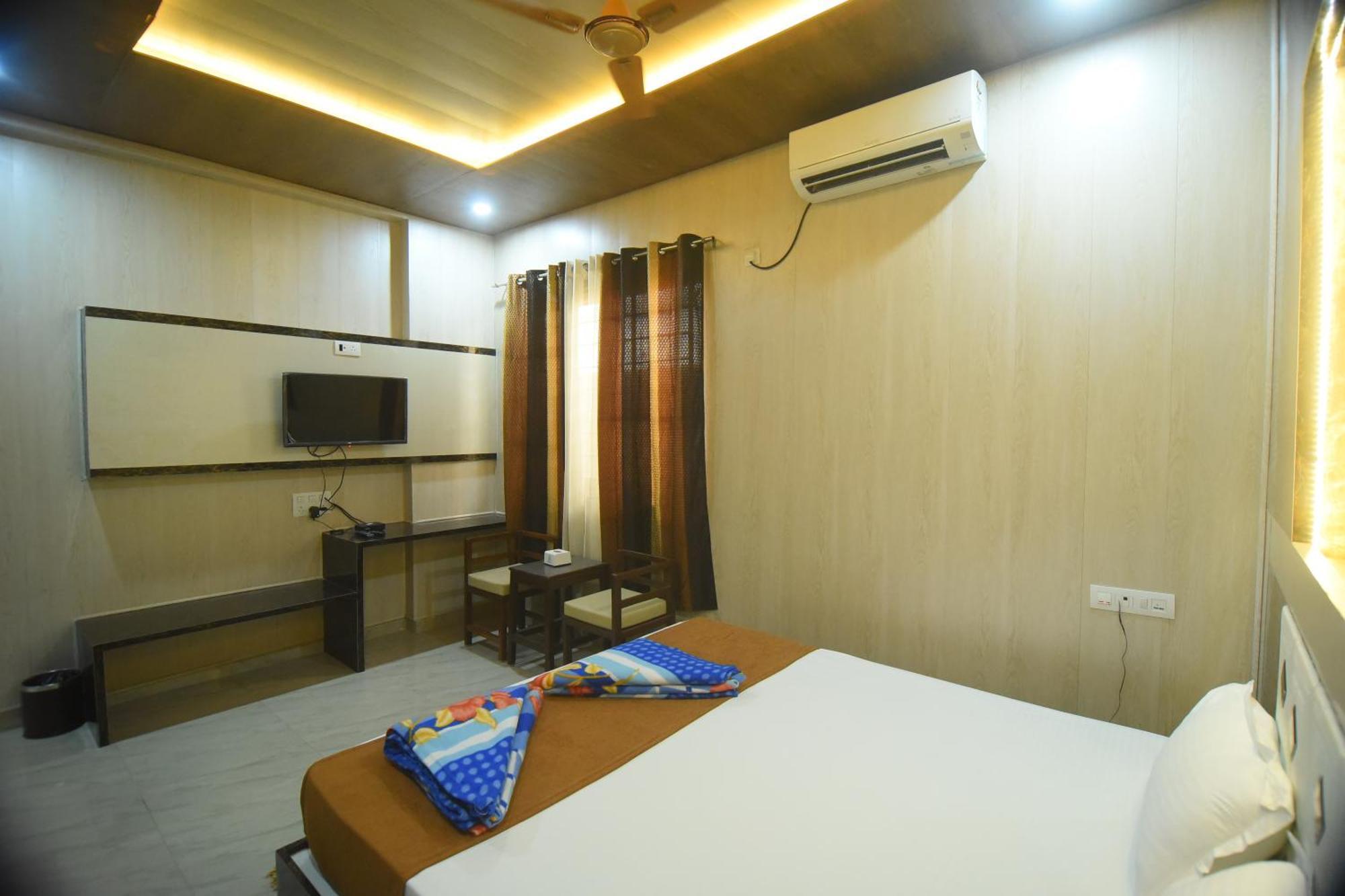 Hotel R Empire Revtree Davangere Exteriér fotografie