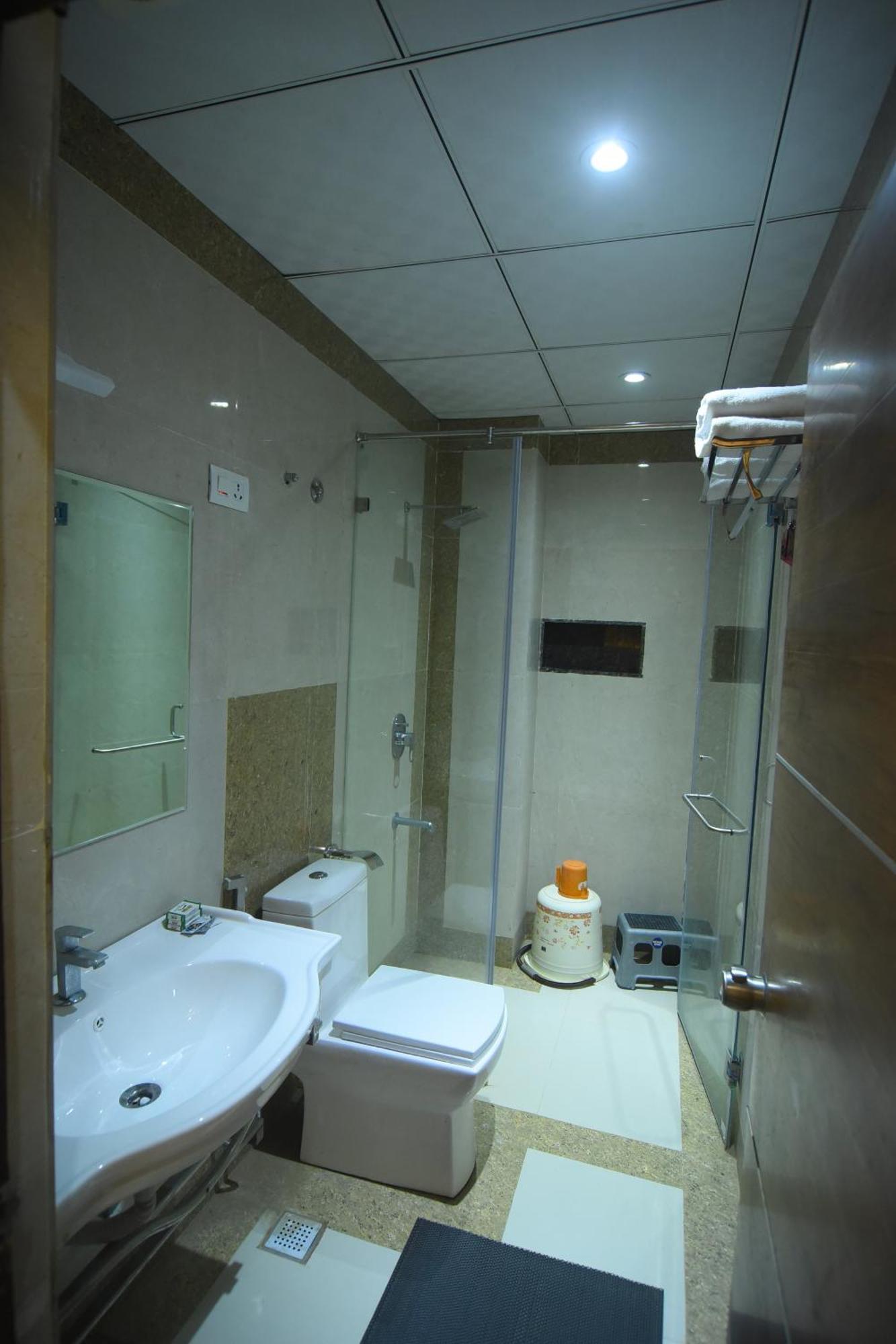 Hotel R Empire Revtree Davangere Exteriér fotografie