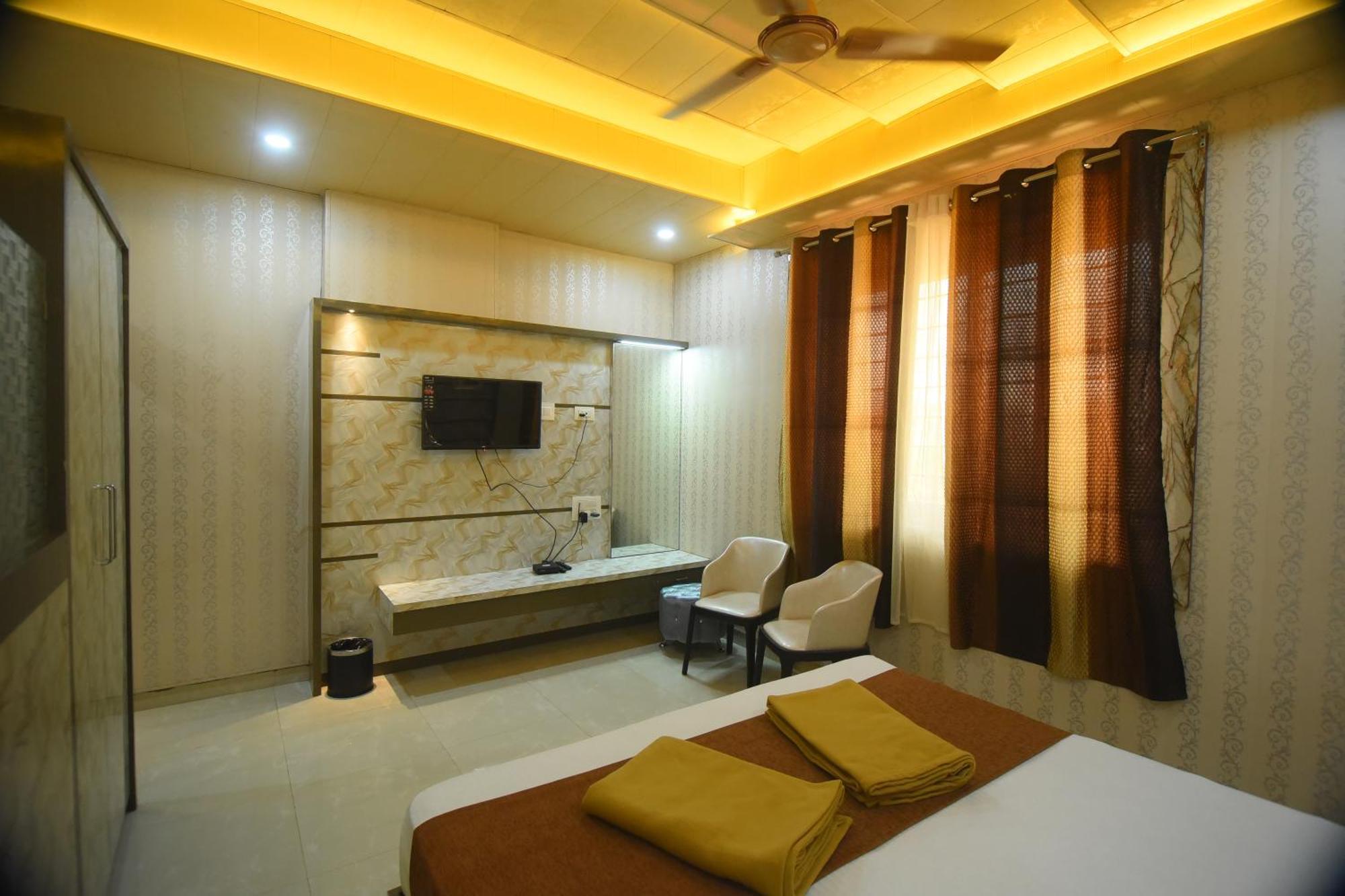Hotel R Empire Revtree Davangere Exteriér fotografie